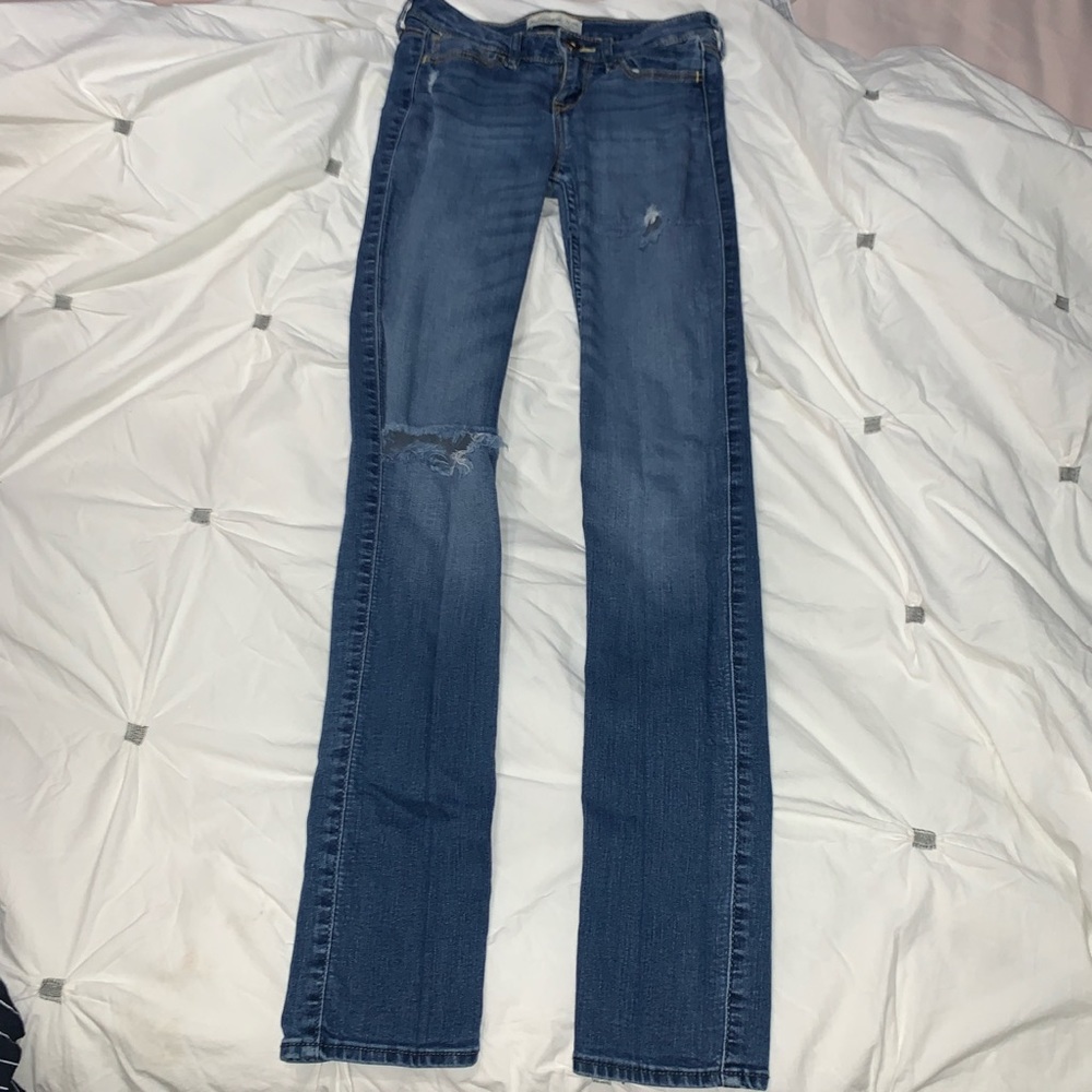 🤍Abercrombie Kid’s Low rise ripped jeans🤍